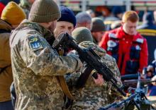 Не можна змушувати людей носити чи застосовувати зброю, якщо вони відмовляються з релігійних чи моральних переконань, — Венеціанська комісія