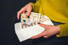 Спрощено порядок отримання пенсій і страхових виплат для ВПО, українців за кордоном і на тимчасово окупованих територіях