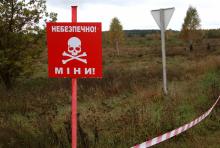 За три роки війни через російські вибухонебезпечні предмети загинули 355 цивільних українців, серед яких 18 дітей - Міноборони