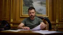 Зеленський ввів в дію санкції проти екснардепа Мосійчука, Богуслаєва-молодшого та російських кримінальних авторитетів