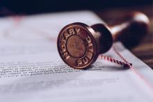 У Києві судитимуть нотаріуса, який незаконно здійснював діяльність з-за кордону