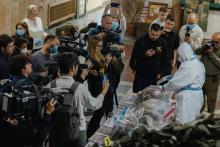 Репатріація тіл: Міністр внутрішніх справ України показав журналістам, як росія знущається з пам’яті полеглих