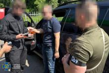 СБУ та ДБР викрили посадовців, які привласнили понад 64 млн грн на закупівлі авто для військових