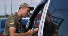 Виїзд за кордон заброньованих працівників: адвокат розповіла умови та деталі