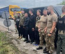 Поліцейський організував вивіз «ухилянтів» до кордону під виглядом спецпризначенців: схему викрито ДБР