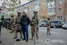 «Працевлаштовували» на керівні посади в Офісі Президента, прикриваючись прізвищем Єрмак: затримано групу шахраїв