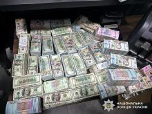 Організували масштабну шахрайську фінансову біржу: слідчі поліції повідомили про підозру учасникам ОЗГ