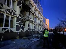 Російський дрон вдарив по приватній клініці на столичній Оболоні: є жертви