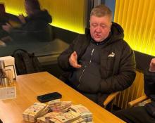 СБУ та поліція затримали посадовця КМДА, який вимагав «відкат» за поставку навчального обладнання до київських шкіл