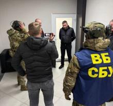 На оборудках з оборонними коштами викрито високопосадовця ПС ЗСУ та очільника управління СБУ у Житомирській області