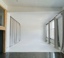 Чому інтернет-магазини обирають білу циклораму для каталогу