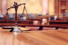 Чи є відпустка адвоката поважною причиною для відкладення судового розгляду справи?