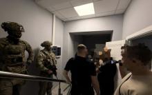 Маски-шоу 2.0: обшук як інструмент тиску чи законна необхідність