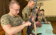 Підготовка громадян до національного спротиву: студенти та школярі отримають навички захисту країни у професійних інструкторів