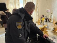 В Україні псевдоворожки ошукали громадян на сотні тисяч гривень, серед потерпілих - військові та родини загиблих захисників