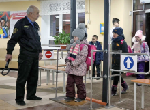 Фізична охорона, металодетектори та відеоспостереження: у школах почали діяти нові правила безпеки