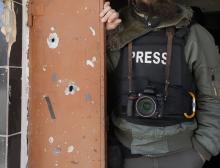 Від початку вторгнення в Україну Росія скоїла 937 злочинів проти медіа і журналістів