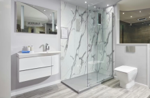 Прозрачное или матовое: выбор стекла для душевой кабины с точки зрения практичности