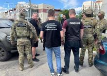 Експрацівника РТЦК та СП підозрюють в організації незаконного виїзду за кордон за 25 тис. доларів