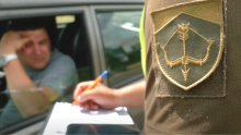 Суд обмежив особу у праві керування ТЗ після того, як поліція не змогла знайти її та доставити до ТЦК