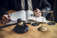Реалізація прокурором права на оскарження судових рішень з підстав порушення права обвинуваченого (засудженого) на захист