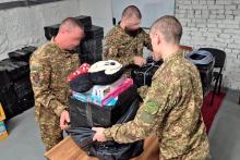 Допомога для жителів Олешок: напередодні гвардійці за допомогою дронів доставили до міста дитяче харчування й іграшки