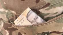 Хто з військовослужбовців не отримає додаткову винагороду?