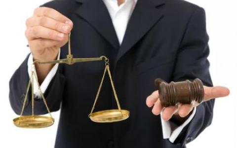 Судді, держслужбовці та прокурори, навіть колишні, не зможуть отримати адвокатське свідоцтво