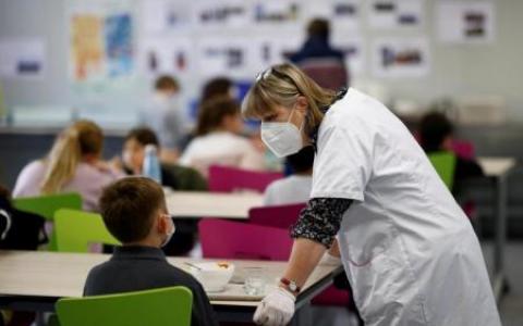 Суд скасував наказ про відсторонення невакцинованої вчительки від роботи