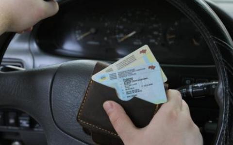 Утеряны водительские права: куда обращаться и сколько стоит их восстановить?