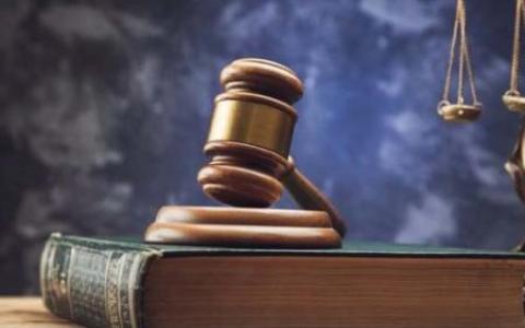 Суд скасував постанову про відсторонення від роботи через відсутність вакцинації