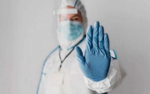 Відсторонення від роботи невакцінованих працівників: суди масово скасовують незаконні накази (підбірка рішень)