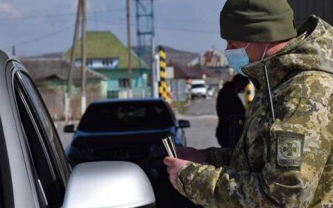 Заборона перетинання кордону особам чоловічої статі віком від 18 до 60 років та виключення з цього переліку