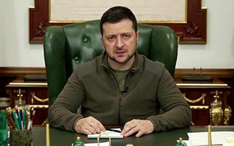 Воєнний стан в Україні офіційно продовжено: Зеленський підписав низку законів воєнного часу
