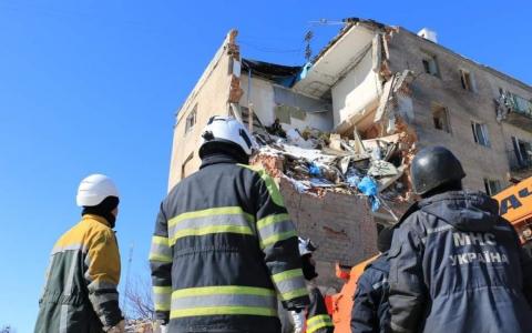 Основні правила, що рятують життя під час ракетних ударів та бомбардувань ворогом українських міст