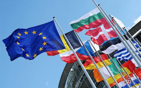 Список країн, які спростили правила в'їзду для українців і приймають навіть без закордонного паспорту