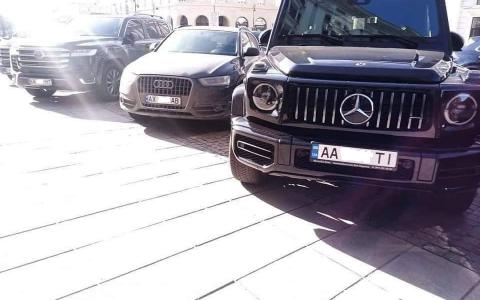 До держслужбовців, які під час воєнного стану перебувають за кордоном, буде застосовуватись дисциплінарне стягнення