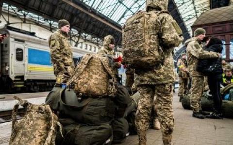 Всеобщая мобилизация: где и кто имеет право вручать повестки и какие они бывают?