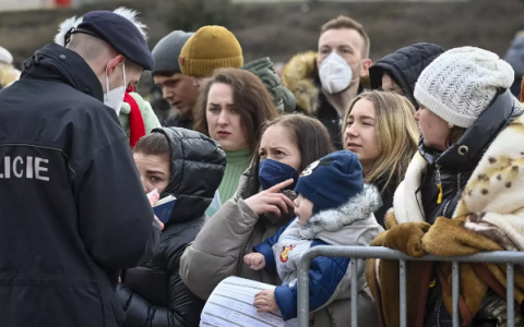 Чехія посилює правила щодо біженців через наплив ромів, які незаконно намагаються отримати допомогу