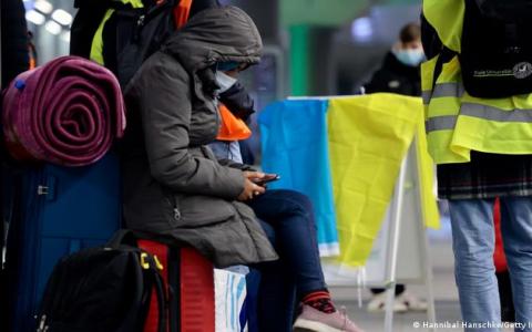5 головних запитань про статус біженця та тимчасовий захист українців за кордоном
