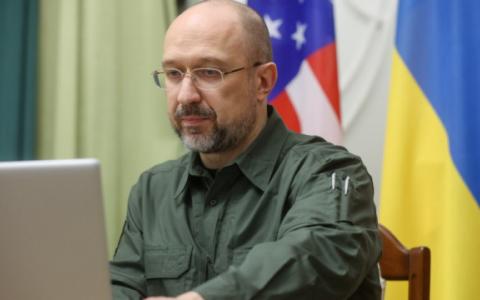 Прем'єр-міністр України розповів, чи будуть випускати чоловіків за кордон під час війни