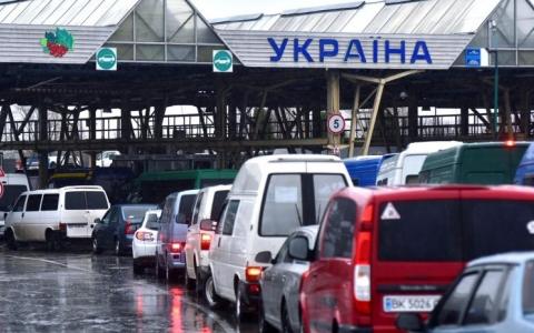 Выезд за границу мужчин во время военного положения: обновлен список тех, кого выпускают