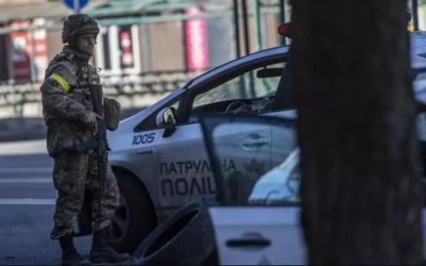 Чи можуть українцям вручати повістки на блокпостах