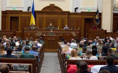Продовження воєнного стану і заборона пропаганди російського тоталітарного режиму: підсумки роботи ВРУ