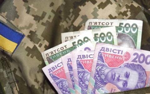 Військовим пенсіонерам змінили порядок виплати грошей: перелік банків для виплат