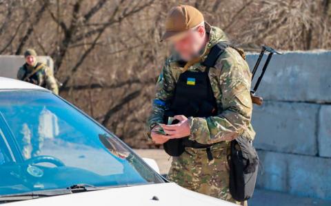 Вручение повесток на улице и ответственность за уклонение - разъяснения адвоката