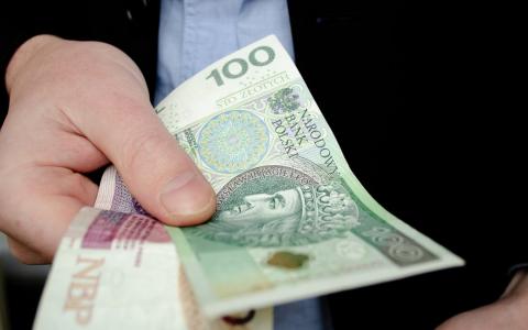 Українцям у Польщі додатково виплатять по 300 злотих підтримки на дітей