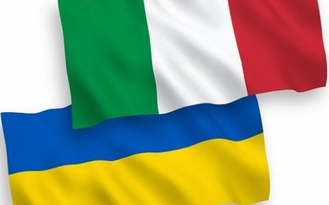 Українці зможуть обміняти готівкову гривню на євро в італійських банках