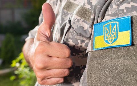Для військових спростили отримання пенсії та звільнили їх від податку "на війну": Рада підтримала законопроєкти