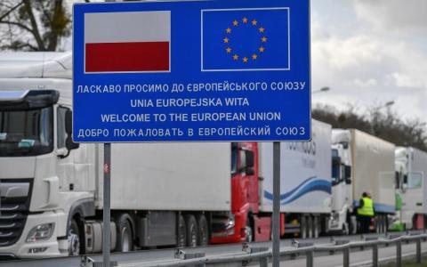 Українським біженцям дозволили в’їжджати до Польщі та подорожувати Європою